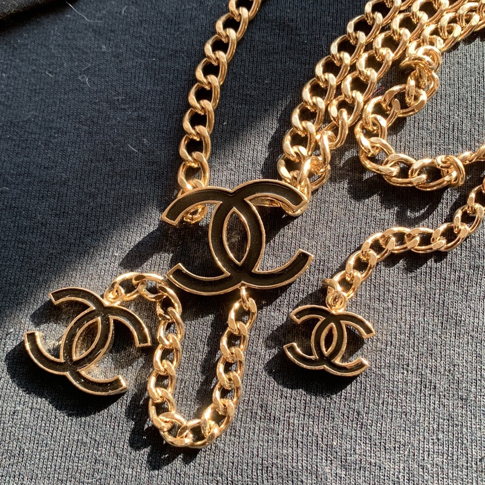 CHANEL 🖤 RARE Soft Gold Chain CC Charm Belt or Necklace Dangling Black Charms